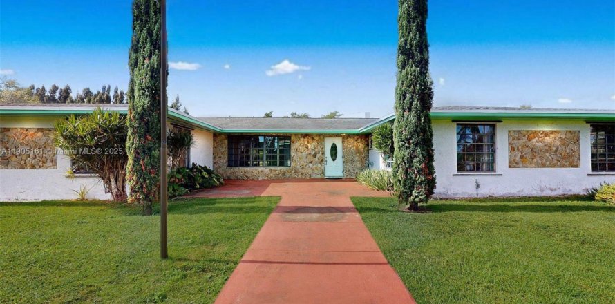 Дом в Хомстед, Флорида 4 спальни, 248.23м2 № 1971178