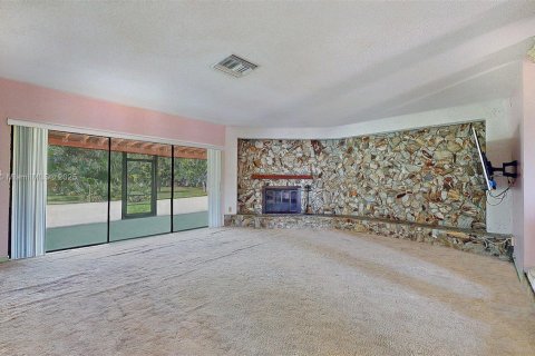 Купить виллу или дом в Хомстед, Флорида 4 спальни, 248.23м2, № 1971178 - фото 9