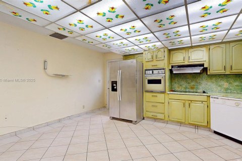 Купить виллу или дом в Хомстед, Флорида 4 спальни, 248.23м2, № 1971178 - фото 15