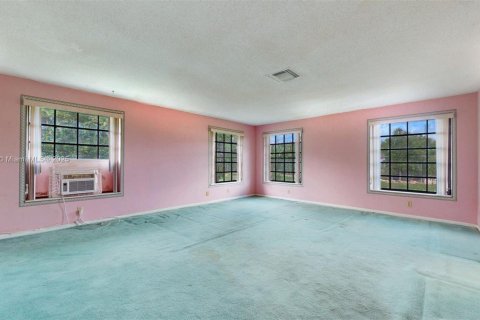 Купить виллу или дом в Хомстед, Флорида 4 спальни, 248.23м2, № 1971178 - фото 18