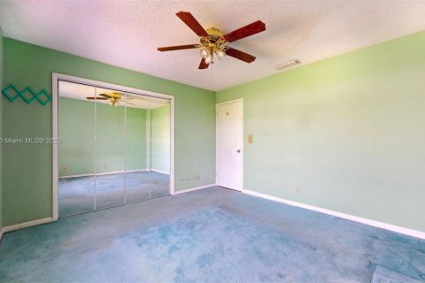 Купить виллу или дом в Хомстед, Флорида 4 спальни, 248.23м2, № 1971178 - фото 24