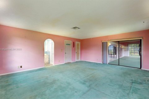 Купить виллу или дом в Хомстед, Флорида 4 спальни, 248.23м2, № 1971178 - фото 19