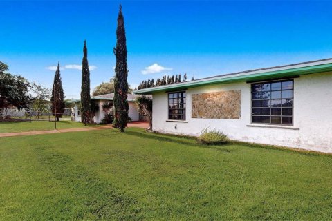 Купить виллу или дом в Хомстед, Флорида 4 спальни, 248.23м2, № 1971178 - фото 5