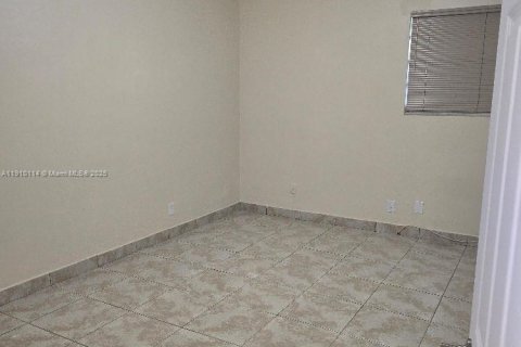 House in Hollywood, Florida 2 bedrooms, 166.3 sq.m. № 1967454 - photo 7