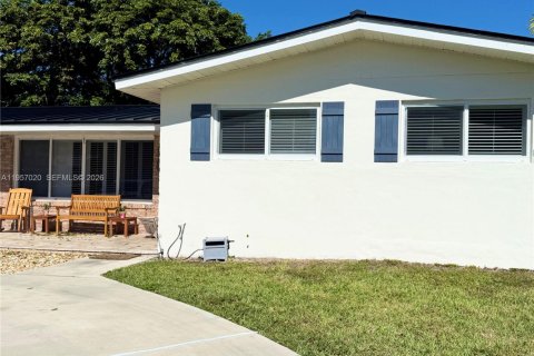 House in Miami, Florida 3 bedrooms, 140.75 sq.m. № 2019574