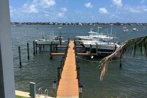 Condo in West Palm Beach, Florida, 2 bedrooms № 2192821 - photo 7