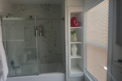 House in Marco Island, Florida 3 bedrooms № 1878767 - photo 18