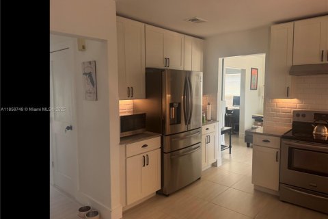 House in Marco Island, Florida 3 bedrooms № 1878767 - photo 8
