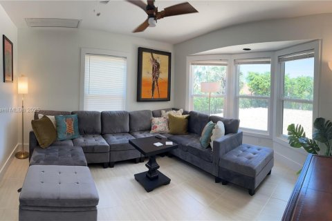 House in Marco Island, Florida 3 bedrooms № 1878767 - photo 11