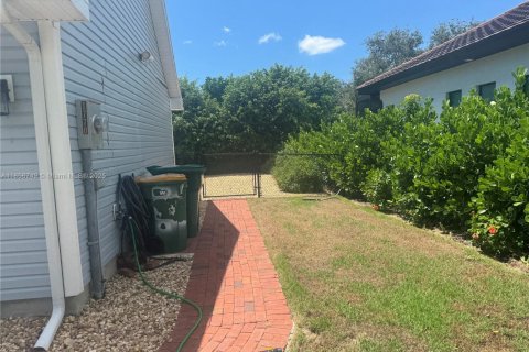 House in Marco Island, Florida 3 bedrooms № 1878767 - photo 6
