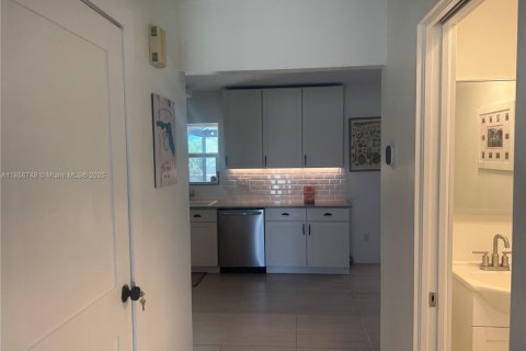 House in Marco Island, Florida 3 bedrooms № 1878767 - photo 9