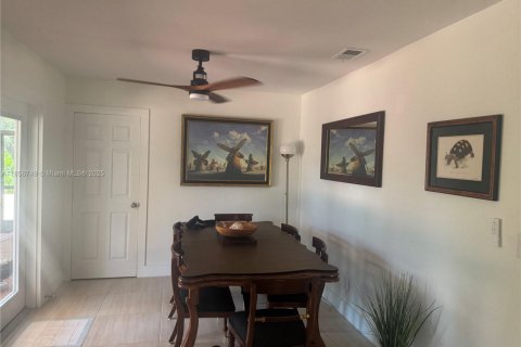 House in Marco Island, Florida 3 bedrooms № 1878767 - photo 17