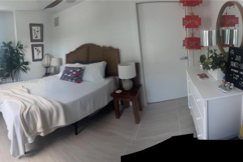 House in Marco Island, Florida 3 bedrooms № 1878767 - photo 20