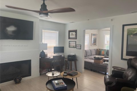 House in Marco Island, Florida 3 bedrooms № 1878767 - photo 12