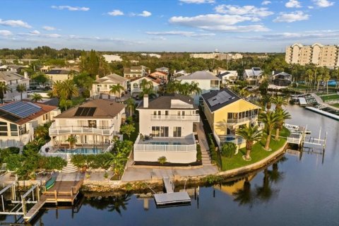 House in New Port Richey, Florida 3 bedrooms, 323.49 sq.m. № 2287344 - photo 3