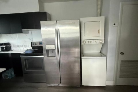 Commercial property in Opa-locka, Florida № 2019751 - photo 4