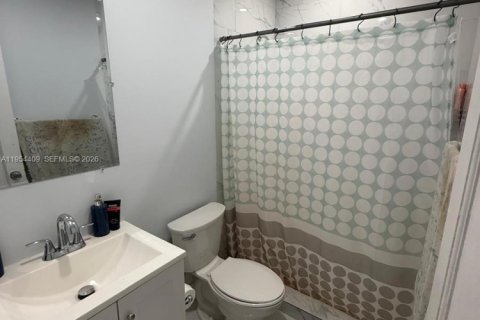 Commercial property in Opa-locka, Florida № 2019751 - photo 5