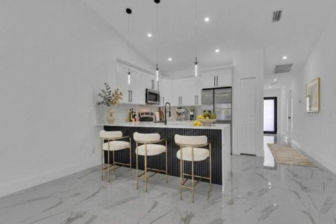 Снять в аренду квартиру в Лихай-Эйкерс, Флорида 2 комнаты, 111.48м2, № 2209533 - фото 5