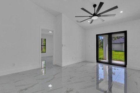 Снять в аренду квартиру в Лихай-Эйкерс, Флорида 2 комнаты, 111.48м2, № 2209533 - фото 4