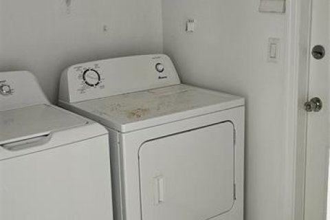 Casa en venta en Deltona, Florida, 3 dormitorios, 203.83 m2 № 2216021 - foto 28