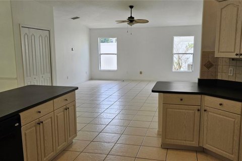 Casa en venta en Deltona, Florida, 3 dormitorios, 203.83 m2 № 2216021 - foto 10
