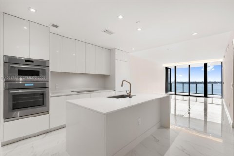 Copropriété à vendre à Miami, Floride: 2 chambres, 143.26 m2 № 2043176 - photo 13