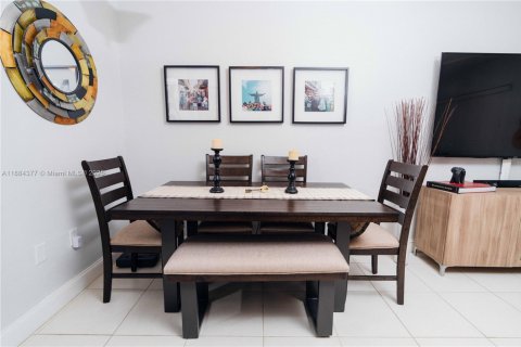 Condominio en venta en South Miami, Florida, 1 dormitorio № 2012466 - foto 7