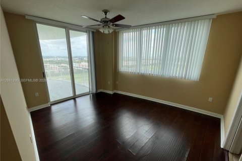 Купить кондоминиум в Халландейл-Бич, Флорида 3 спальни, 137.59м2, № 2065219 - фото 9