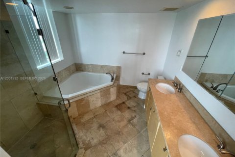 Купить кондоминиум в Халландейл-Бич, Флорида 3 спальни, 137.59м2, № 2065219 - фото 10