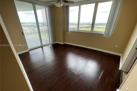 Купить кондоминиум в Халландейл-Бич, Флорида 3 спальни, 137.59м2, № 2065219 - фото 8