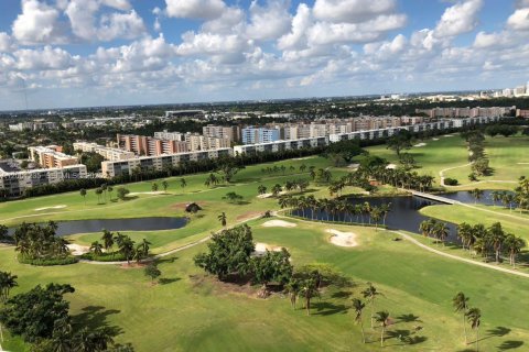 Купить кондоминиум в Халландейл-Бич, Флорида 3 спальни, 137.59м2, № 2065219 - фото 19