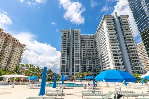 Copropriété à louer à Hallandale Beach, Floride: 1 chambre, 68.38 m2 № 1986175 - photo 19