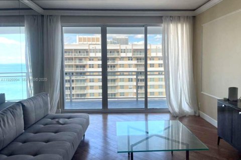 Copropriété à louer à Hallandale Beach, Floride: 1 chambre, 68.38 m2 № 1986175 - photo 2