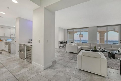 Condo in Palmetto, Florida, 3 bedrooms  № 1034559 - photo 11