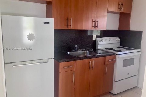 Condominio en Miami, Florida, 1 dormitorio  № 1959565