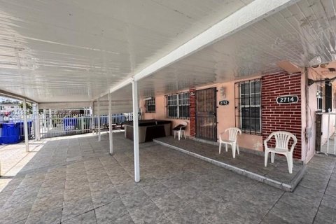 Villa ou maison à Miami, Floride 3 chambres, 230.4 m2 № 1984054