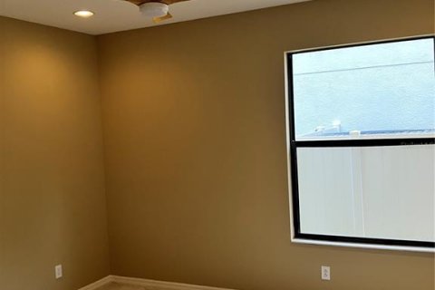 Casa en venta en Land O' Lakes, Florida, 6 dormitorios, 405.7 m2 № 2277470 - foto 9