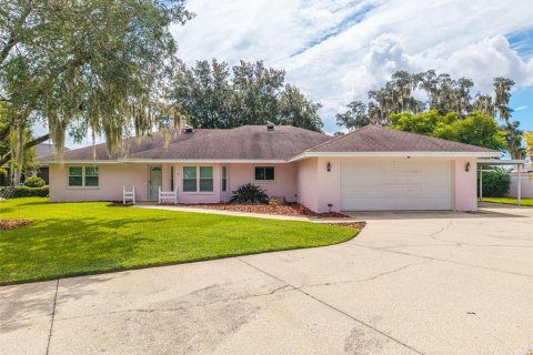 House in Lake Alfred, Florida 3 bedrooms, 197.7 sq.m. № 2349644