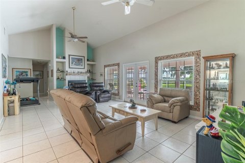Villa ou maison à vendre à Lake Alfred, Floride: 3 chambres, 197.7 m2 № 2349644 - photo 10