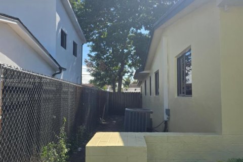 Коммерческая недвижимость в Майами-Гарденс, Флорида 1 спальня, 37.16м2 № 2004914