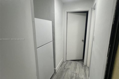 Снять в аренду коммерческую недвижимость в Майами-Гарденс, Флорида 1 спальня, 37.16м2, № 2004914 - фото 6