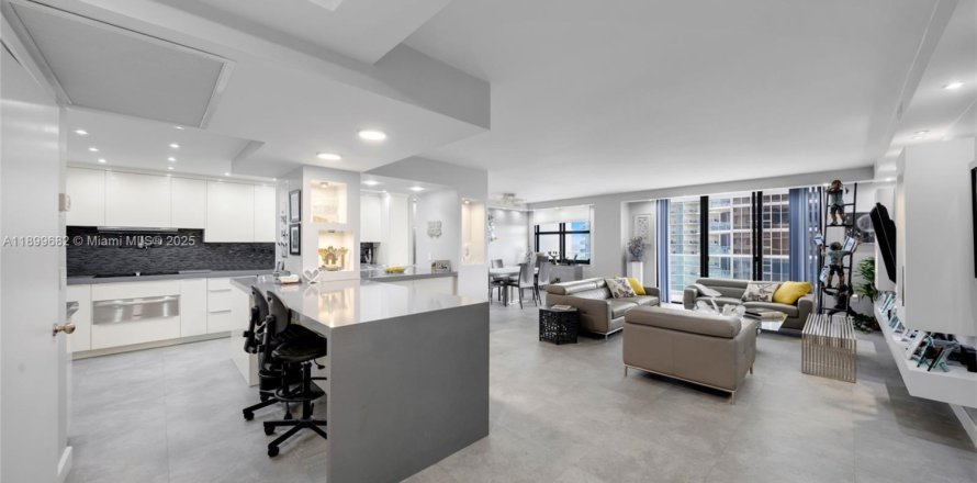 Condominio en Bal Harbour, Florida, 2 dormitorios  № 1951282