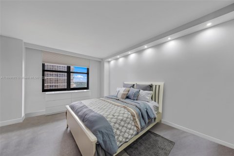 Condominio en alquiler en Bal Harbour, Florida, 2 dormitorios, 156.82 m2 № 1951282 - foto 19