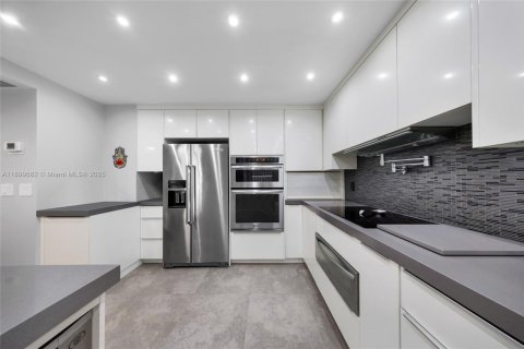 Condominio en alquiler en Bal Harbour, Florida, 2 dormitorios, 156.82 m2 № 1951282 - foto 14