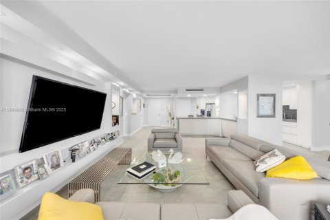 Condominio en alquiler en Bal Harbour, Florida, 2 dormitorios, 156.82 m2 № 1951282 - foto 8