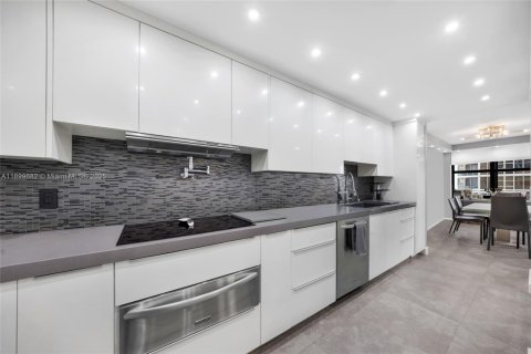 Condominio en alquiler en Bal Harbour, Florida, 2 dormitorios, 156.82 m2 № 1951282 - foto 17