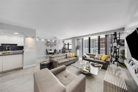 Condominio en alquiler en Bal Harbour, Florida, 2 dormitorios, 156.82 m2 № 1951282 - foto 4