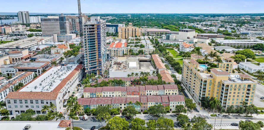 Townhouse in West Palm Beach, Florida 3 bedrooms, 175.59 sq.m. № 752523