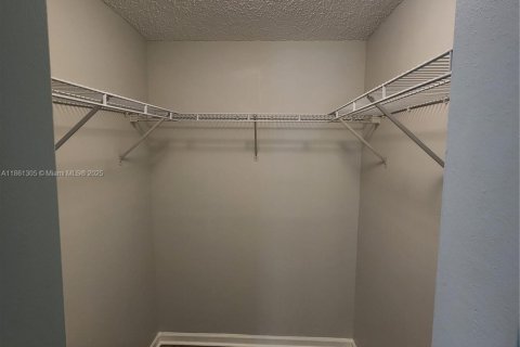 Condo in Davie, Florida, 2 bedrooms  № 1892710 - photo 15