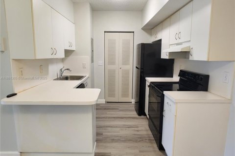 Condo in Davie, Florida, 2 bedrooms  № 1892710 - photo 4
